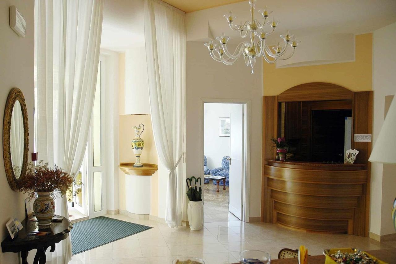 Hotel De La Ville Σενιγκάλια Εξωτερικό φωτογραφία