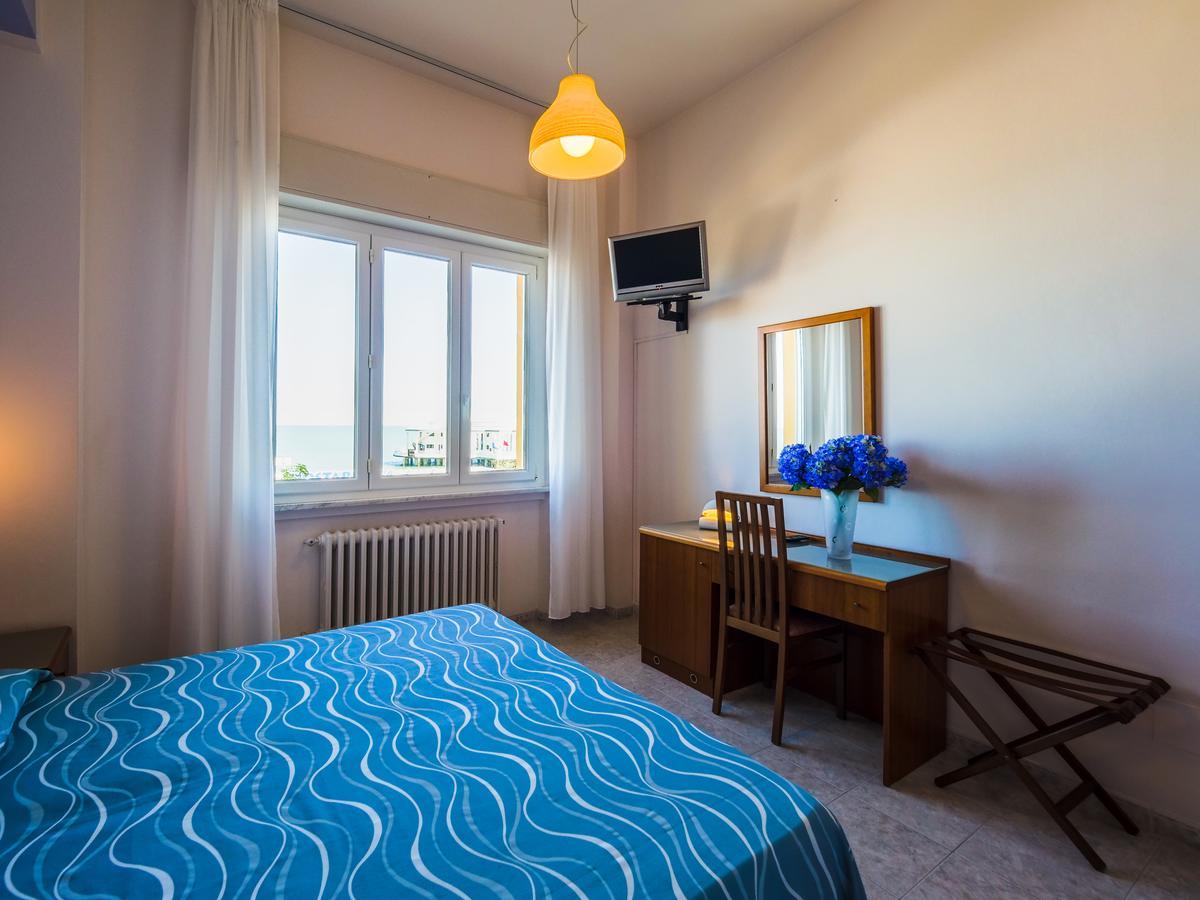 Hotel De La Ville Σενιγκάλια Εξωτερικό φωτογραφία