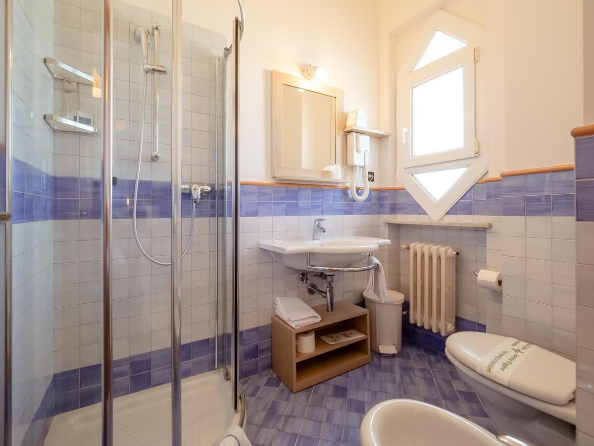 Hotel De La Ville Σενιγκάλια Εξωτερικό φωτογραφία