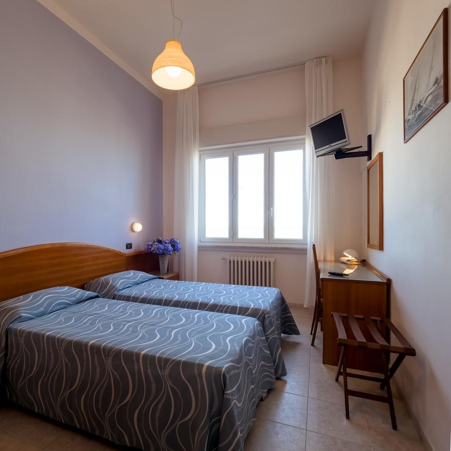 Hotel De La Ville Σενιγκάλια Εξωτερικό φωτογραφία