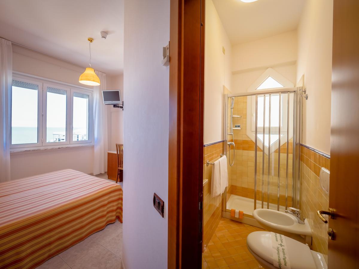 Hotel De La Ville Σενιγκάλια Εξωτερικό φωτογραφία