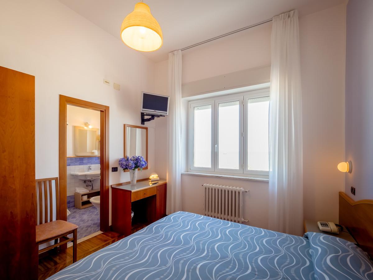 Hotel De La Ville Σενιγκάλια Εξωτερικό φωτογραφία