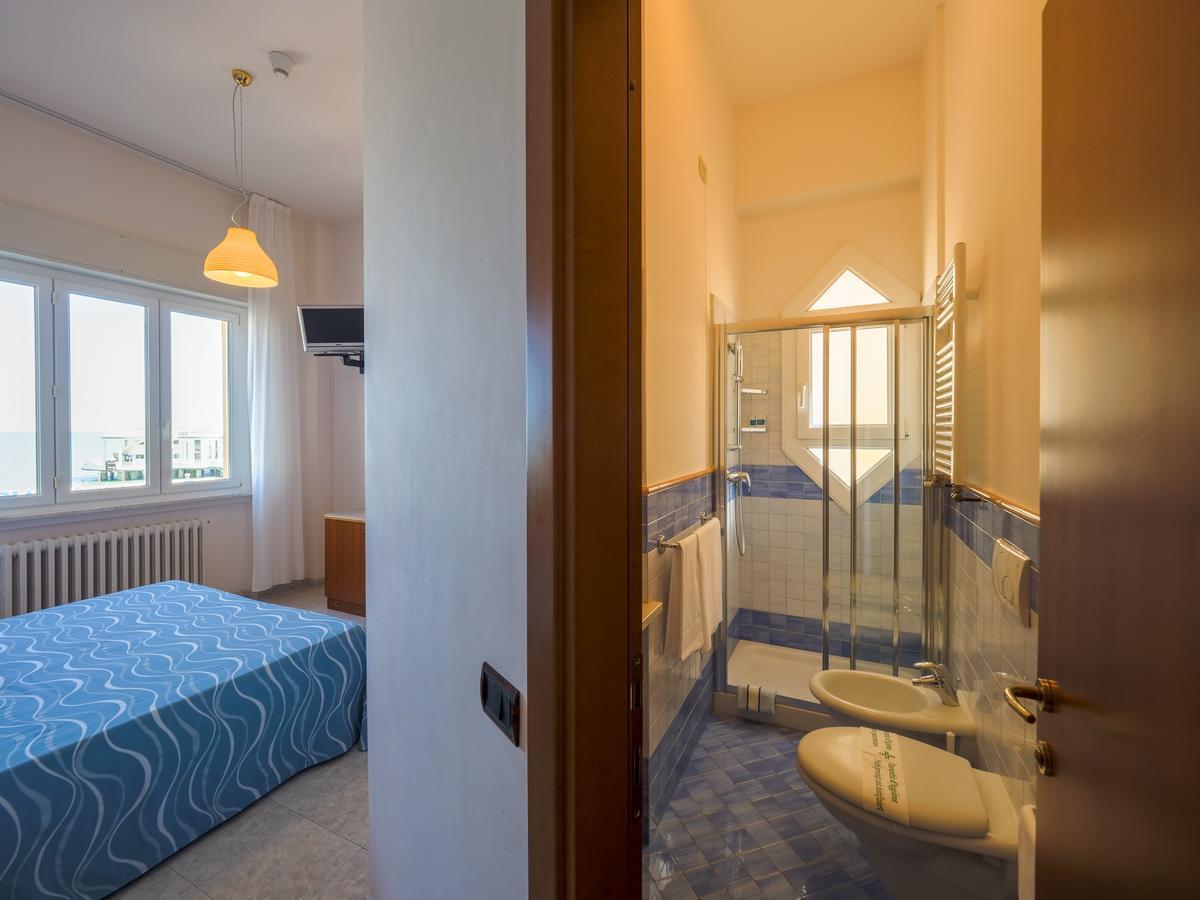 Hotel De La Ville Σενιγκάλια Εξωτερικό φωτογραφία